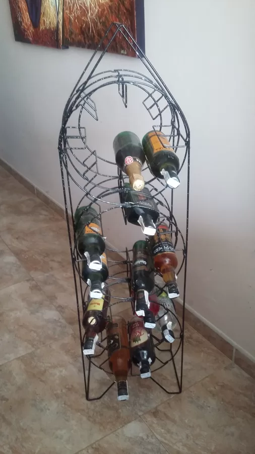 BOTELLERO REALIZADO EN HIERRO DE MANERA ARTESANAL