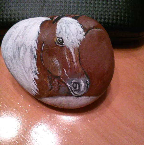 SUJETAPAPELES CON PIEDRA DE RIO PINTADA A MANO